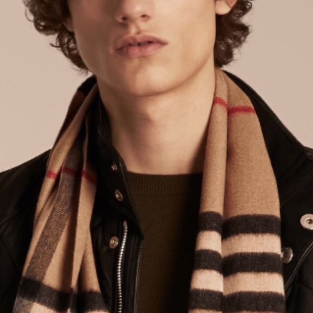 New Burberry Iconic Cashmere Scarf - Picture 2 of 12